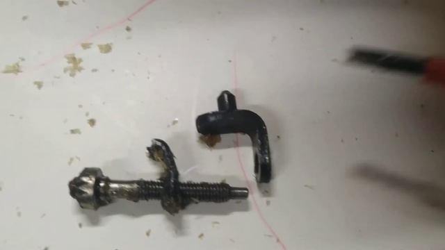 Замена натяжителя цепи у пилы Makita UC3541A смотреть онлайн