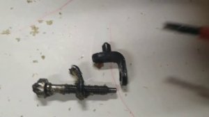 Замена натяжителя цепи у пилы Makita UC3541A