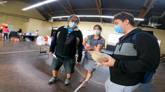 White Guy Orders in Fluent Indonesian, Stuns Restaurant смотреть онлайн