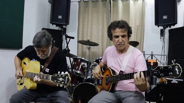 Blues in the closet ( Oscar Pettiford ) - Bass & guitar duo смотреть онлайн