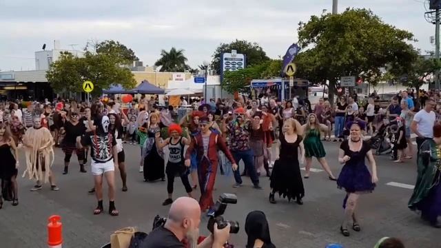 Halloween Dance (Flash) Mob - Thriller смотреть онлайн