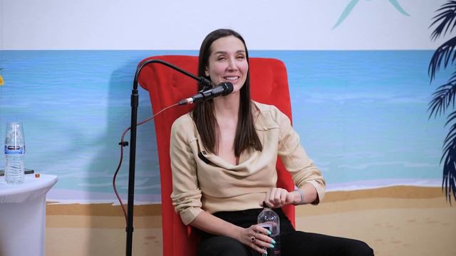 Лиана Николо в женском клубе.Методология чуда. Как создавать чудеса в своей жизни через подсознание смотреть онлайн