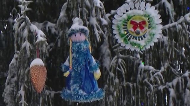 В канун праздника на площади Ленина состоялась встреча Деда Мороза с жителями города смотреть онлайн