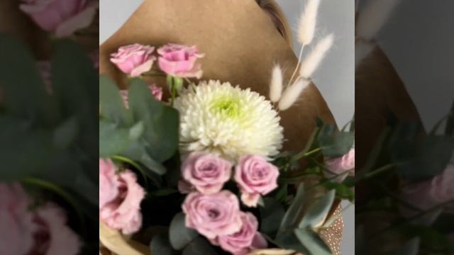 Букет с хризантемой и эустомой №50447 смотреть онлайн