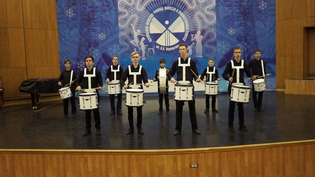 Федотов Р "Привал" исполняет Ансамбль барабанщиков 12/15 смотреть онлайн