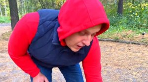 СИРЕНОГОЛОВЫЙ ПРИСЛЕДУЕТ ШЕРЛОКА. ШЕРЛОК И БАТЯ БРОСИЛИСЬ В БЕГА. БРОС ШОУ ПЕТ