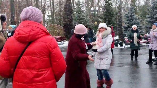 СЕГОДНЯ НОЧЬЮ ТЫ ЕЁ КОРОЛЬ!???/ТАНЦЫ В ПАРКЕ ГОРЬКОГО ХАРЬКОВ ЯНВАРЬ 2022 смотреть онлайн