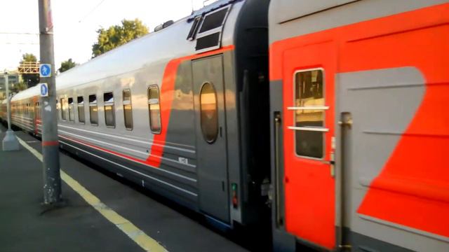 Отправление электровоза ЭП2К-352 с фирменным поездом #009г с Павелецкого вокзала. 2020 г. смотреть онлайн