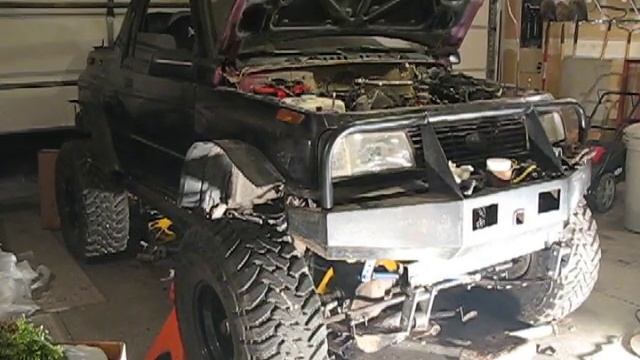V8 Bowtie Geo Tracker смотреть онлайн
