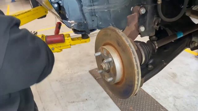 Taking Brakes off of a 1996 Ford Escort смотреть онлайн