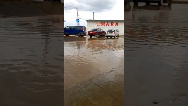 Феодосия. ул. Черноморская набережная. залита водой , которая высыхает в течении недели. смотреть онлайн