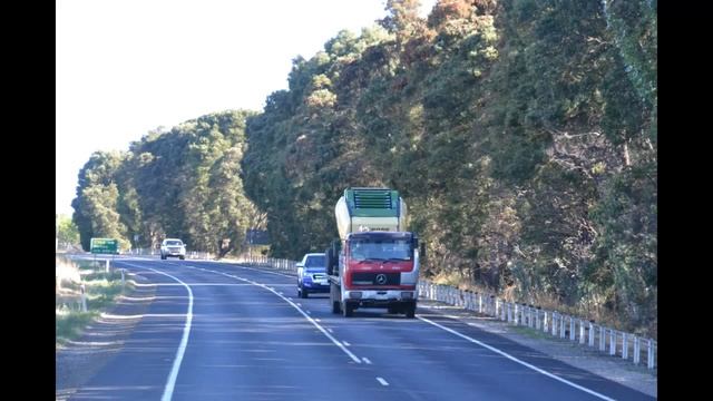 Photos taken from a truck Australia Part 1 смотреть онлайн