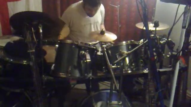 karl super pissed on t' drums... смотреть онлайн