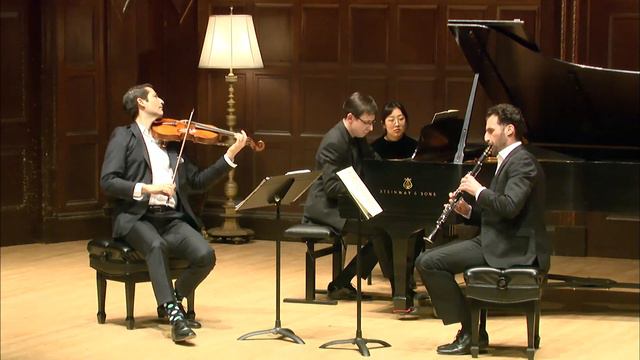 Märchenerzählungen (Fairy Tales), Schumann Opus 132. Ruhiges Tempo, mit zartem Ausdruck смотреть онлайн
