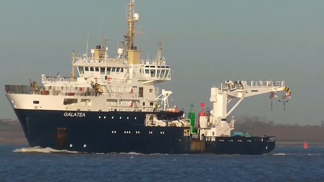 THV GALATEA - buoy laying vessel outbound from harwich 19/1/18 смотреть онлайн