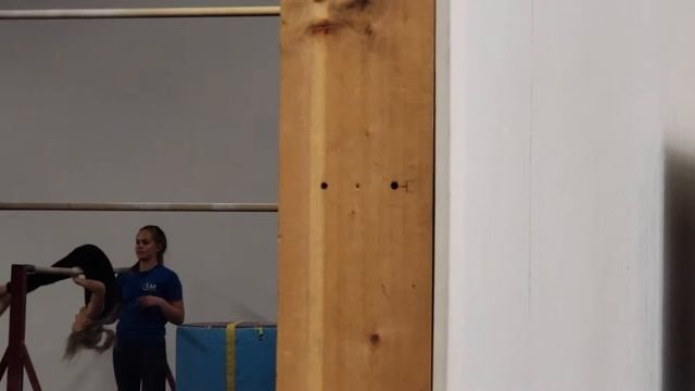 Rachel на уроке гимнастики. смотреть онлайн