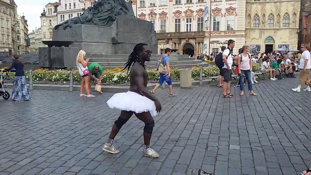Супер балерина в Праге! смотреть онлайн