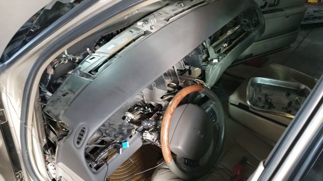 06 Lincoln towncar executive dash removal and all mode actuators removal and location. смотреть онлайн