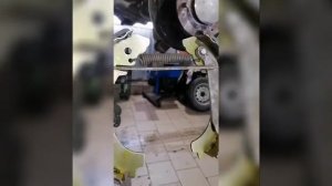 Нива Шевроле замена задних тормозных колодок, троса ручника.