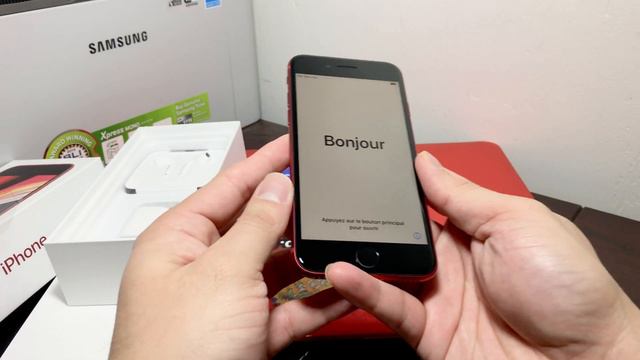 iPhone SE 2 Unboxing (2020) PRODUCT Red смотреть онлайн