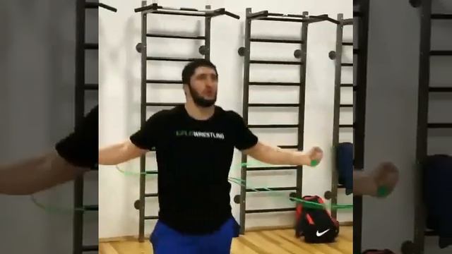 Садулаев и Курбаналиев. Видео со сборов в Крыму, работа с резиной смотреть онлайн