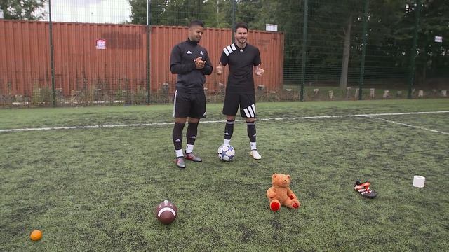 SMOKEBOMB CROSSBAR + EPIC KICK-DARTS CHALLENGE смотреть онлайн