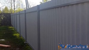 Забор из профнастила на винтовых сваях