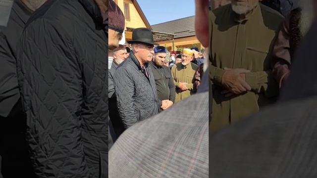 Руслан Аушев на похоронах своего брата Агаева Абу - Бакара (Ваха) смотреть онлайн