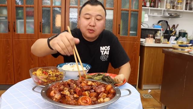20斤五花肉，阿强用2小时慢炖做“台式卤肉饭”，香气扑鼻肥而不腻，大口塞肉超过瘾 |Mukbang【cram阿强】 смотреть онлайн