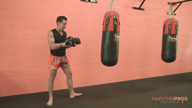 Common Heavy Bag Training Mistakes - Stopping the bag when it Swings смотреть онлайн