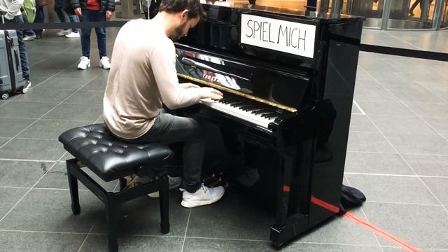 Public Piano: Metallica at Berlin Grand Central Station! Nothing Else Matters. смотреть онлайн