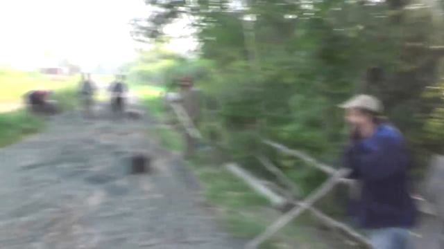 Выровнять дорогу внутри деревни: глина, песок, щебень. 26. 08. 2017 смотреть онлайн