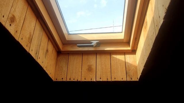 Мансардное окно Velux! Как снять створку - это очень просто! смотреть онлайн