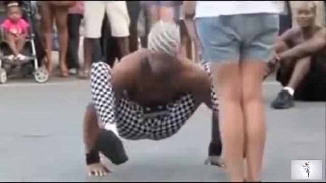САМЫЙ ПРИКОЛЬНЫЙ УЛИЧНЫЙ ТАНЕЦ. смотреть онлайн