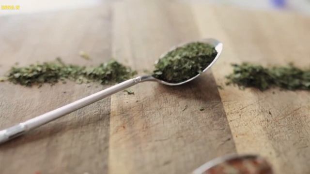 Польза БАЗИЛИКА. Кому нельзя есть базилик? Что лечит базилик? #базилик #приправы