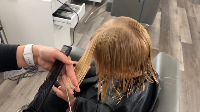 HOW TO CUT LITTLE GIRLS HAIR AT HOME TUTORIAL | STRAIGHT / BOB HAIRCUT | Детская Стрижка | смотреть онлайн