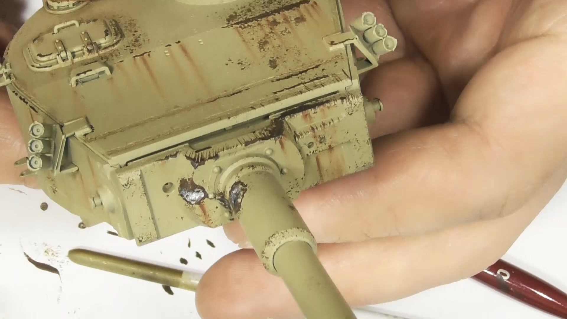 сборка модели от "ЗВЕЗДА" TIGER 1 ранняя версия 1:35, в этой серии собираем башню танка смотреть онлайн