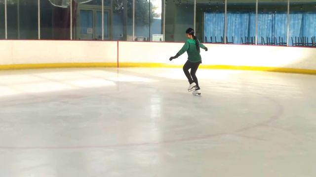 Paula's Solo Cha Cha Pattern Ice Dance смотреть онлайн