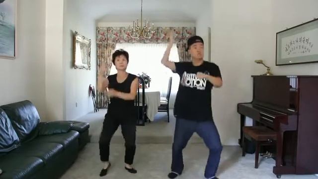 Прикольный танец с мамой. UMMA GANGNAM STYLE смотреть онлайн