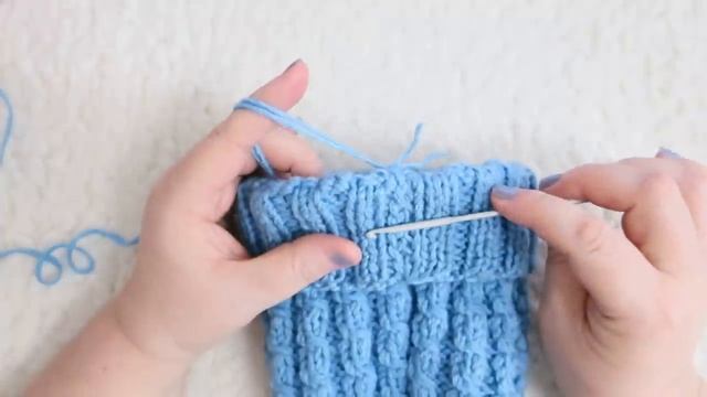 Детская шапка спицами. С ушками. Очень удобная!! Мастер класс. смотреть онлайн