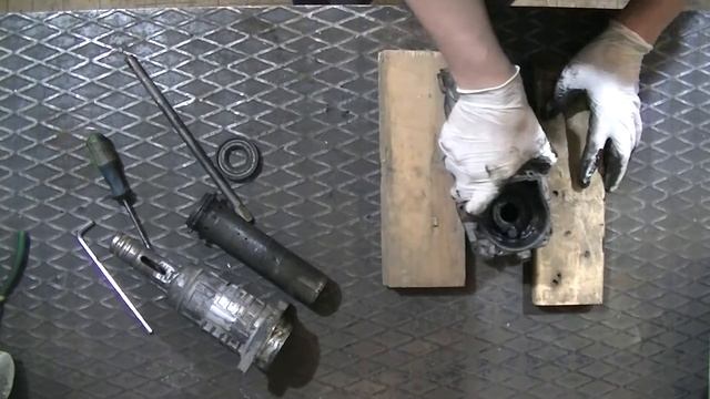 Капитальный ремонт отбойного молотка SDS max от Makita (HM1203C). Часть 1/2 смотреть онлайн