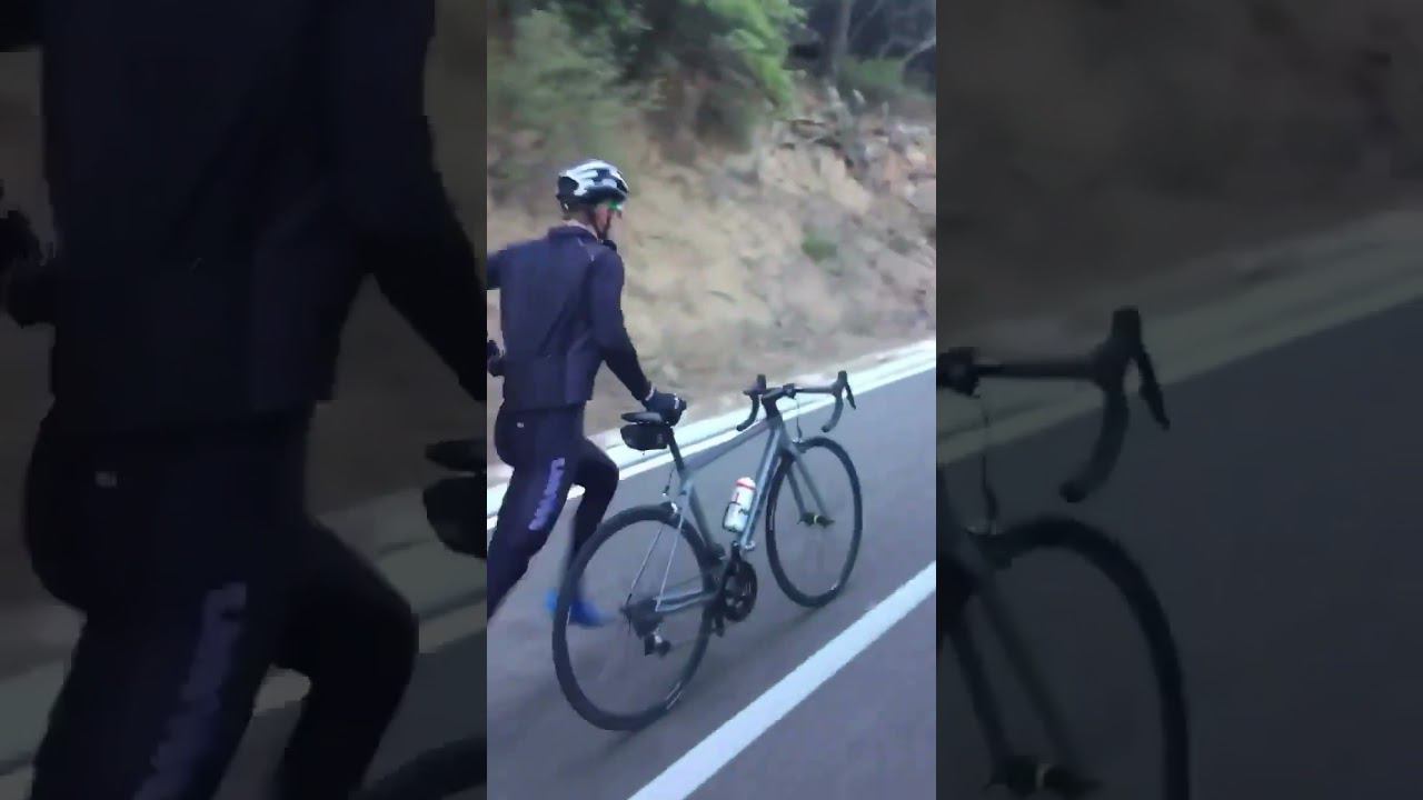 Smart crazy cycling Тот случай, когда атлет быстрее своего снаряда! #bike #cycling #cycle #racing смотреть онлайн