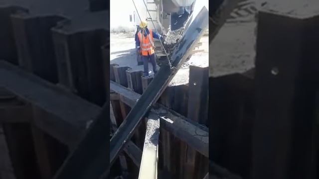 Заливка бетона фундамента оп №6 мост ПК301+52,47 21-04-2020 at 13-06-01 смотреть онлайн