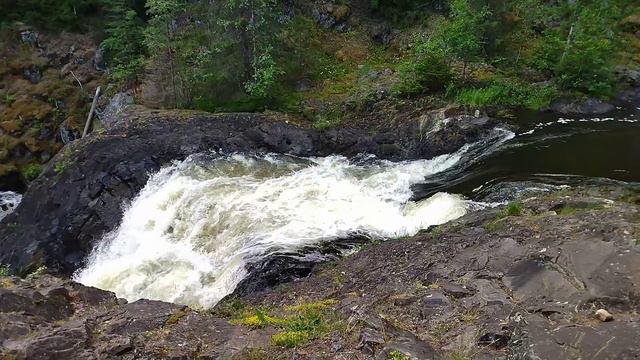 Кива́ч (ливв. Kivačču, фин. Kivatsu) — водопад на реке Суна в Республике Карелия. смотреть онлайн