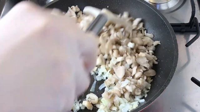 Рецепт ньокки с томатно-грибным соусом и трюфелем от tartufi.ru смотреть онлайн