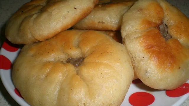 БЕЛЯШИ С КАРТОФЕЛЕМ И ГРИБАМИ. смотреть онлайн