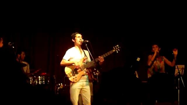 Ana Belén Pires y Manuel Calderón bailando junto a Latinband смотреть онлайн