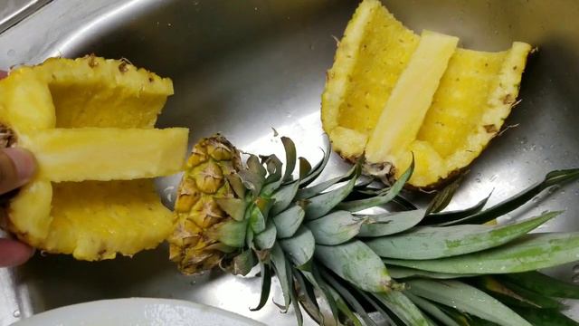 How to plant a Pineapple FAST and EASY! смотреть онлайн