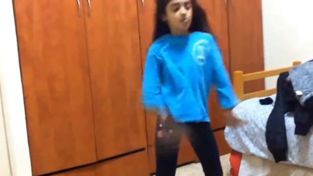 rihana Diamonds cover dance by smiley) смотреть онлайн