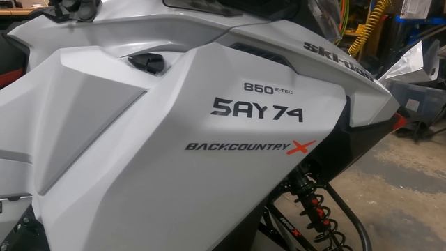 2023 Ski-Doo Backcountry X Unboxing and Walkaround | What did Mike do now?! смотреть онлайн
